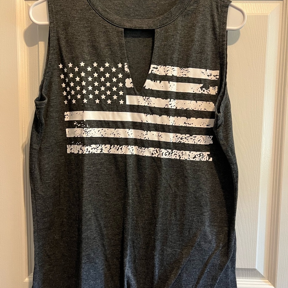 Women's Gray Sleeveless Top with Flag Design
